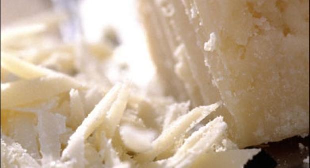 Parmezaanse kaas wordt smeltkaas