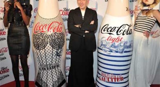 Coca-Cola light onthult 'night &amp; day' flesjes