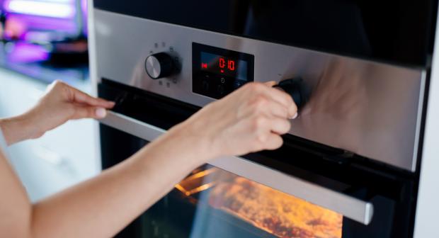 Op hoeveel graden moet de oven? En hoe zit het met heteluchtovens?