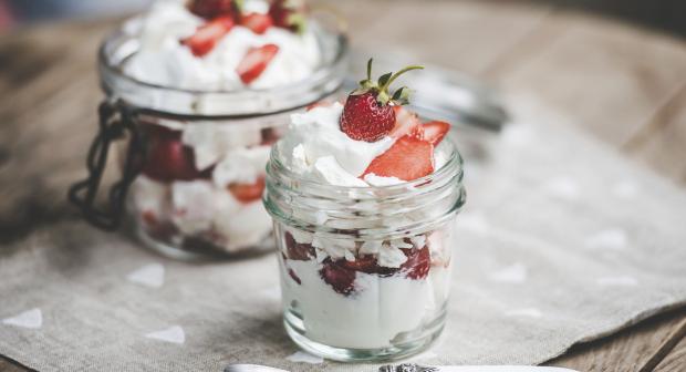 Dessert express: verrine à la meringue et aux fruits