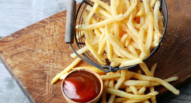 Frituren, in de oven of met hete lucht: 3 manieren om frietjes te bakken