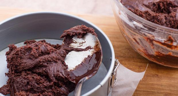 Waarom het materiaal van je bakvorm meer uitmaakt dan je denkt