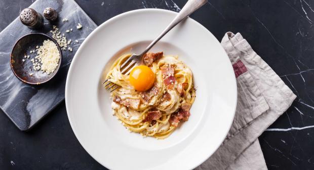 Zo maak je een échte Italiaanse carbonara