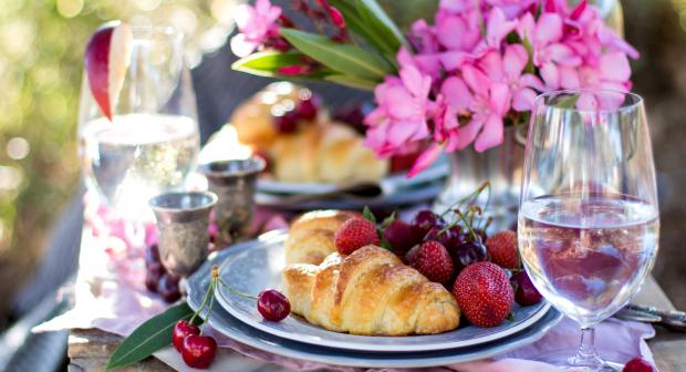 Zo organiseer je de perfecte picknickbrunch