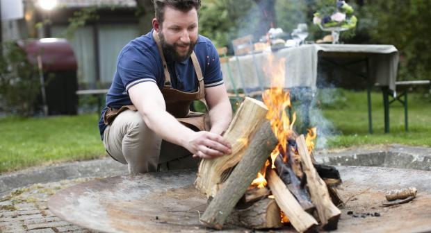 Hoe steek je de barbecue aan?