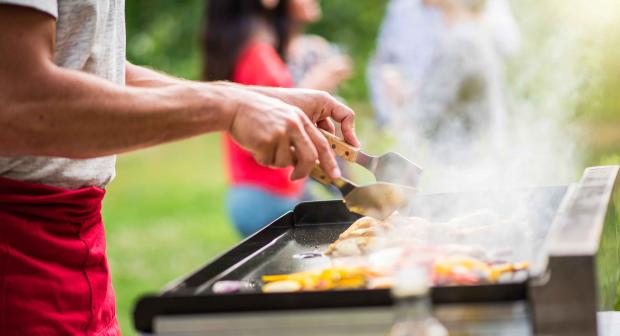 Hoe lang moeten ribbetjes op de barbecue?