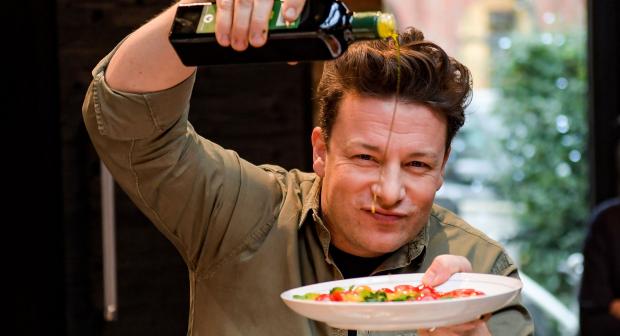 Le chef Jamie Oliver annonce la faillite de ses nombreux restaurants