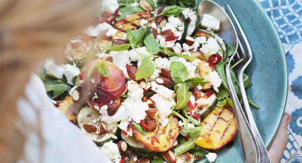 15 recettes de salades composées avec des fruits d'été
