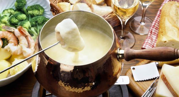 Quelle est la différence entre fondue savoyarde et bourguignonne?