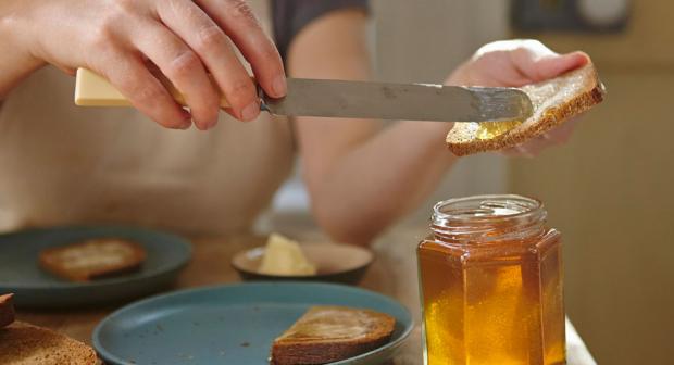 Faut-il conserver le miel au frigo?