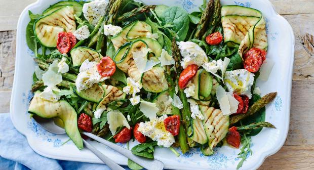 Ces salades d'asperges sont parfaites pour le printemps