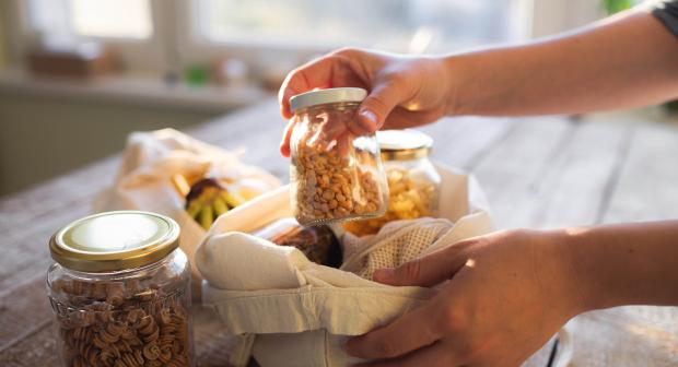 Comment réduire ses déchets en cuisine en quelques gestes simples?