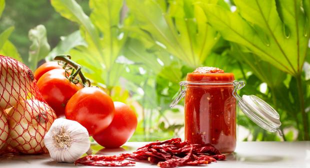 8 tips die je gekochte tomatensaus lekkerder maken