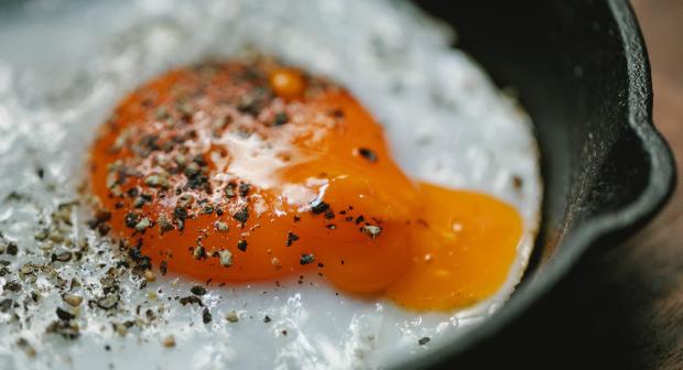 L’ingrédient secret pour sublimer vos œufs au plat