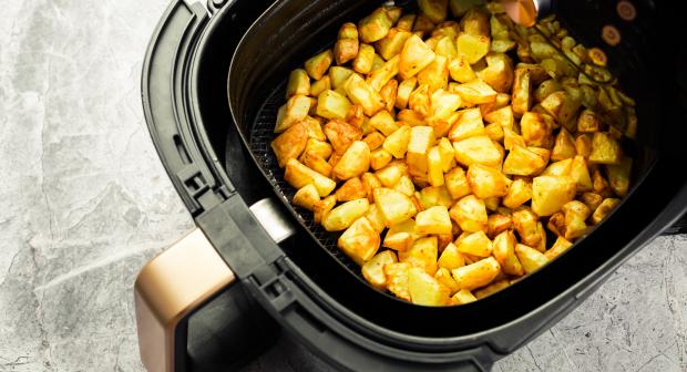 Perfect patatje: zo maak je een aardappel in de airfryer