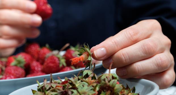 Anti-gaspi: que faire avec des queues de fraises?