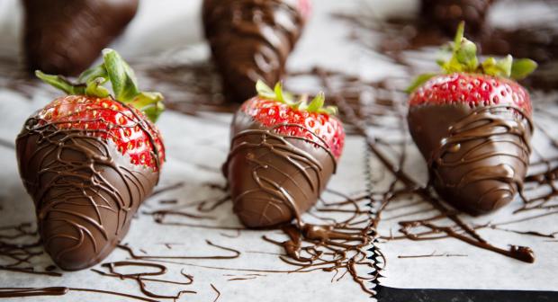 Fraise et chocolat: le mariage parfait pour un dessert estival!