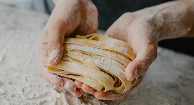 Pasta kopen of zelf maken: wat is goedkoper?