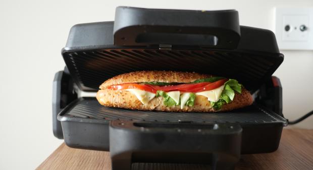 Een paninitoestel schoonmaken: zo doe je het