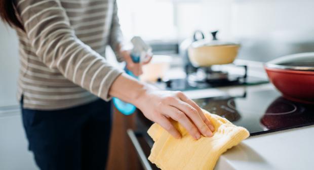 Welke schoonmaakmiddelen zijn veilig voor mijn keuken?