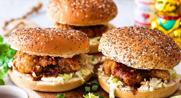 Korean Crispy Chicken burger: zo maak je 'm zelf!
