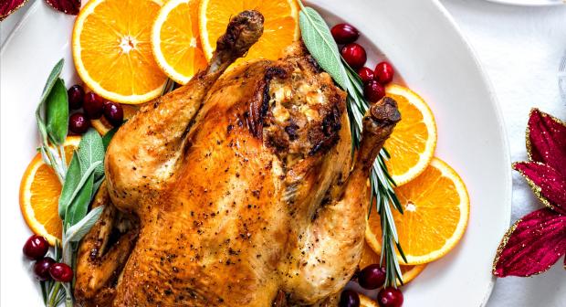 Hoe lang moet een hele kalkoen in de oven?