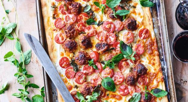 Dit is de beste manier om een pizzabodem krokant te krijgen