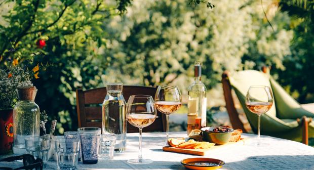 Bevat een glas alcoholvrije wijn evenveel calorieën als gewone wijn?
