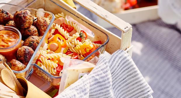 Hoe lang mogen pastasalades op kamertemperatuur staan tijdens een barbecue?