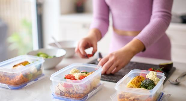 Mealpreppen: wat doet het opwarmen van je eten met de voedingsstoffen?