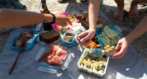 Manger sur le camping d'un festival: 15 idées pour changer des nouilles
