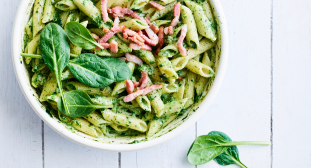 Spinazie: hoe het groeit, hoe het smaakt en waarom je het nu wil eten