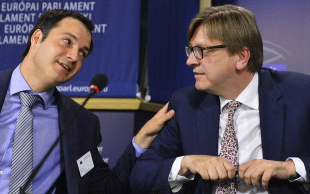 Open VLD ontwijkt nacht van de lange messen