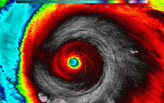 Orkaan Patricia bereikt land met windkracht van 270 km per uur