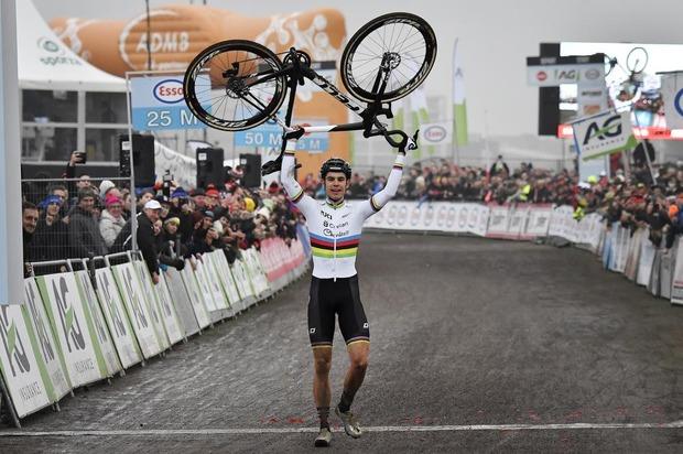 Wout Van Aert Pakt Tweede Belgische Driekleur Na Demonstratie In Oostende Kw Be