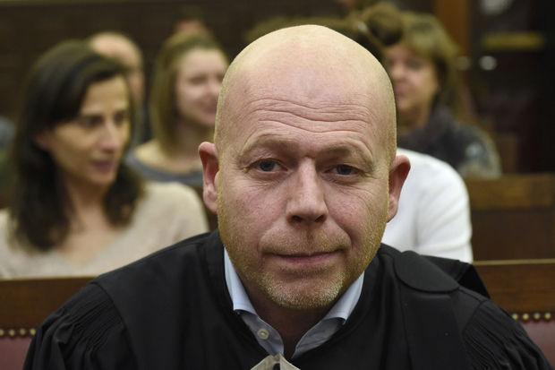 Sven Mary Vraagt Dat Salah Abdeslam Vrijuit Gaat Wegens Procedurefout