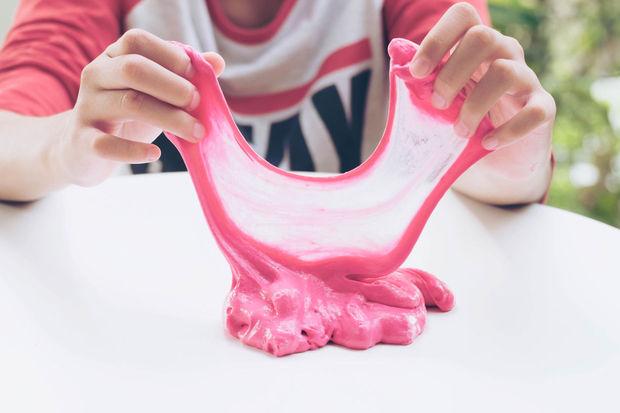 Comment expliquer le comportement étrange de la slime de nos enfants?