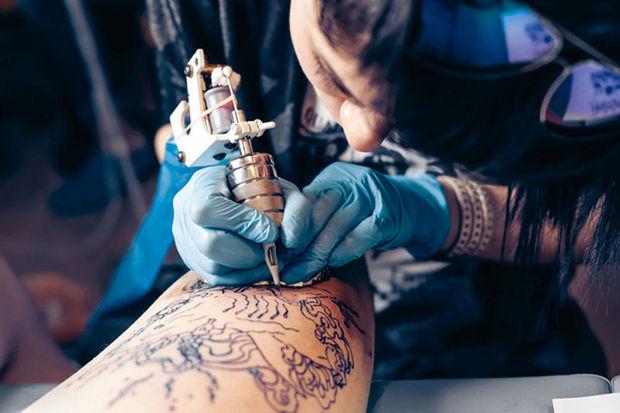 Hygiène et la désinfection dans les salons du tatouage