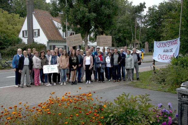 Buurtbewoners Protesteren Tegen Komst Van Paalwoningen In Ruddervoorde KW Be