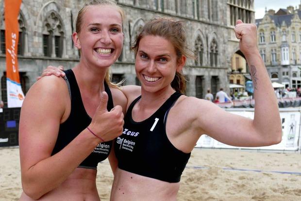 Maud Catry en Els Vandesteene winnen BKmanche beachvolleybal in Ieper