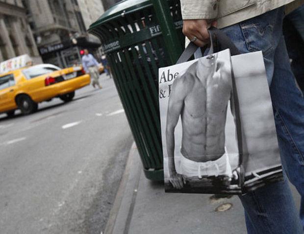 Une Boutique Abercrombie And Fitch Sur Les Champs Elysées 0000