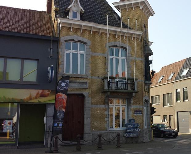 Wordt omgeving oud gemeentehuis Geluwe beschermd dorpsgezicht? KW.be