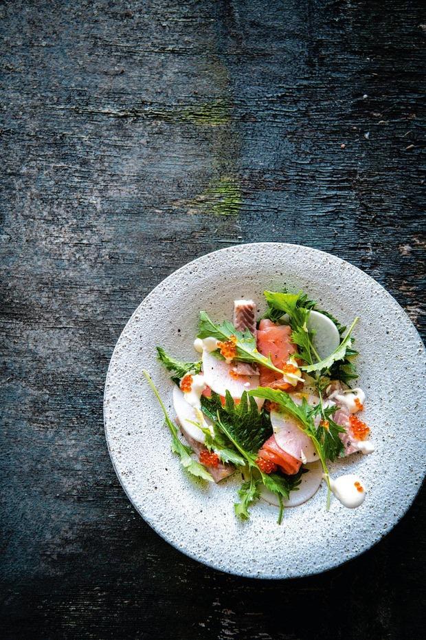 GEROOKTE ZALM MET MIERIKSWORTEL EN MIZUNA