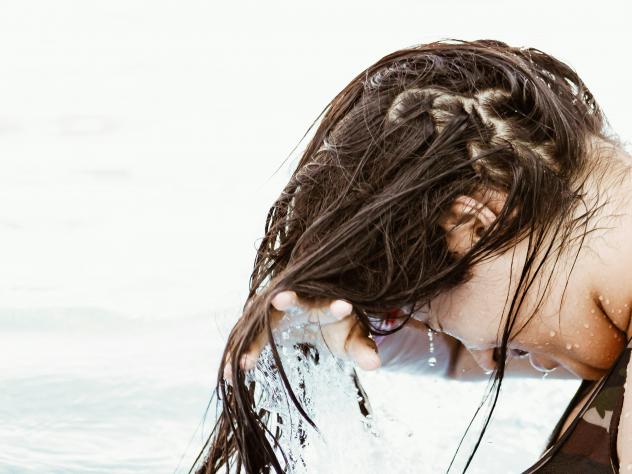 Astuce rinçage cheveux - Unsplash