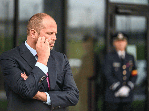 Een foto van Theo Francken, minister van Defensie, die de piloot van de drone boven Kleine-Brogel wil laten arresteren