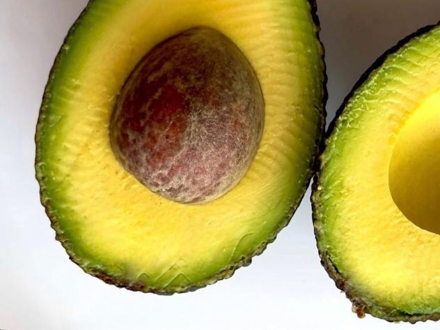 uitgetest avocado uitlepelen