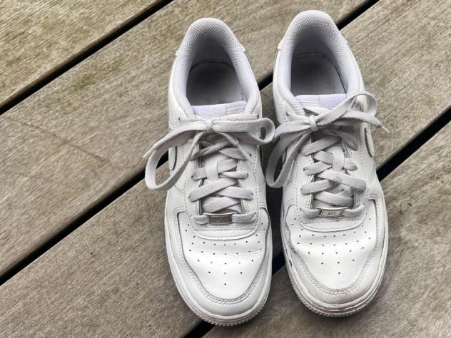 witte sneakers schoonmaken