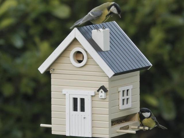 Installer des nichoirs pour les oiseaux dès l'automne