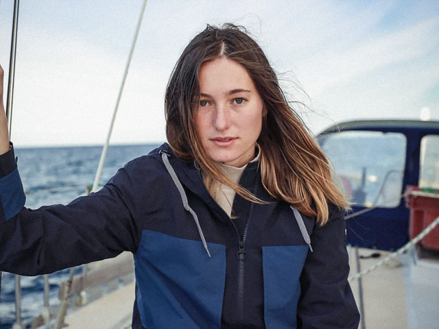 Camille Etienne, activiste à la barre du projet Women Wave Project, avec 5 autres militantes.