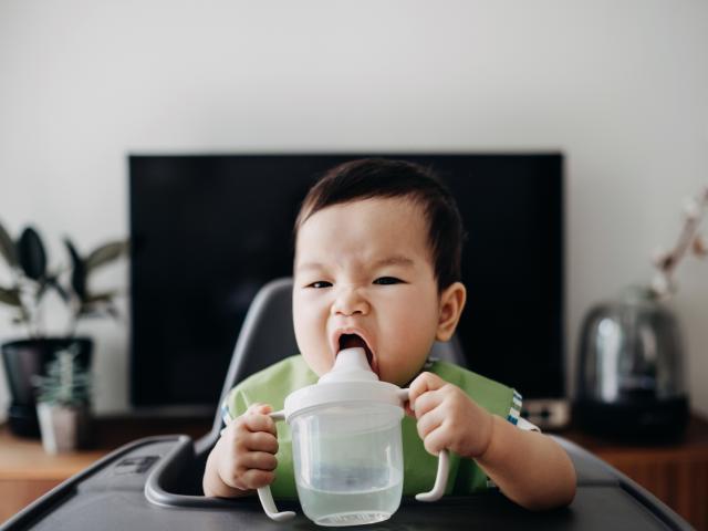 water drinken baby